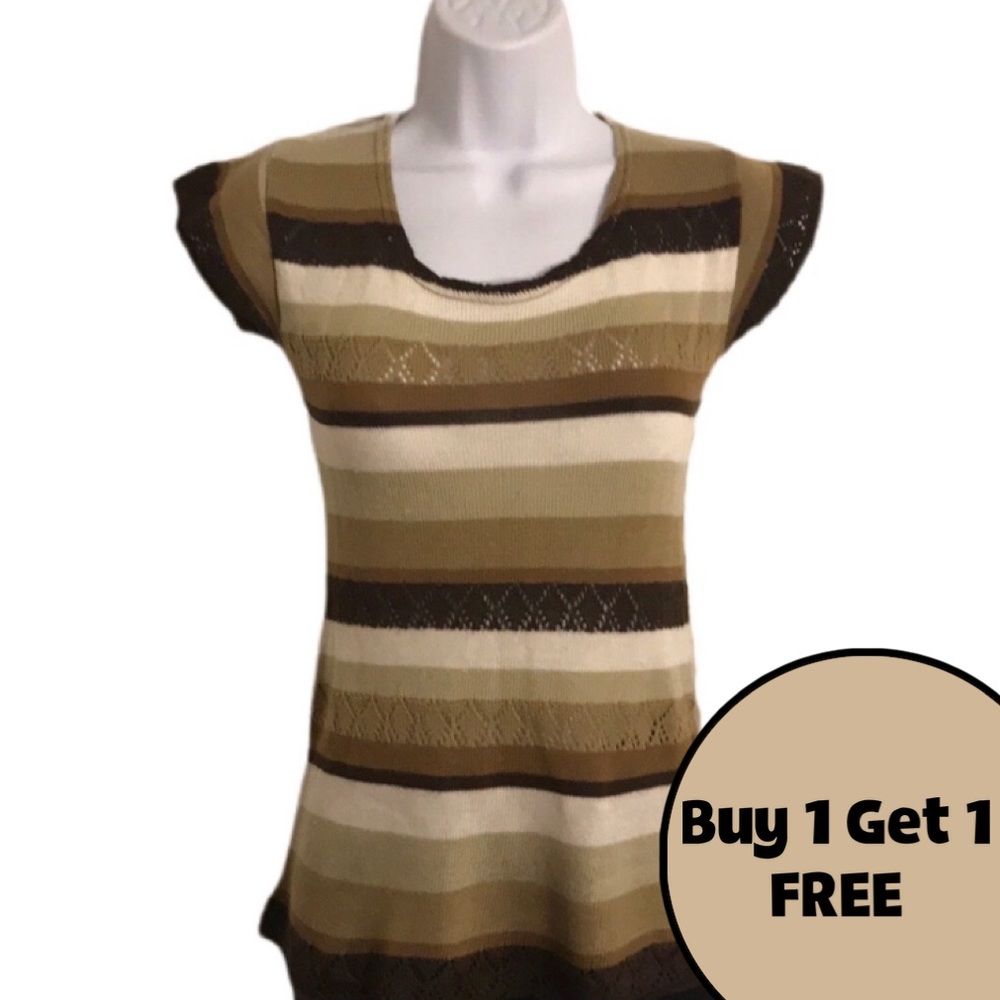 🌟 Simple yet Cute Striped Top
